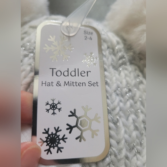 NWT Toddler Hat & Mitten Set - Picture 3 of 5